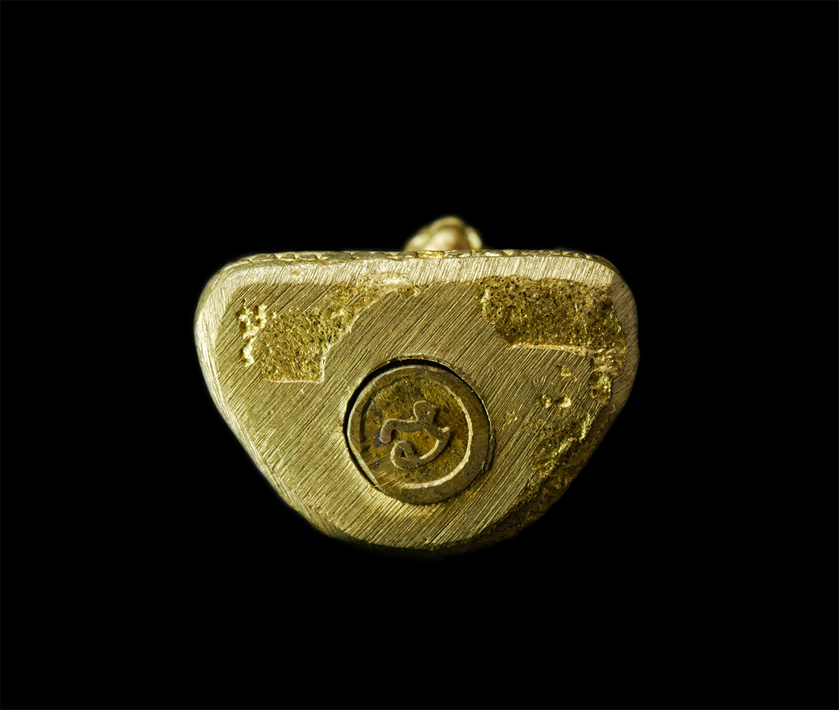 21May25 (78)cp.jpg - รูปหล่ออุดกริ่ง หลวงพ่อถม ฑีฆายุโก วัดเนินมหาเชษฐ์ อ.สามชุก จ.สุพรรณบุรี เนื้อทองทิพย์ ทองระฆัง พระเก่าสวย มวลสารดี พร้อมกล่องเดิมๆ น่าเก็บสะสมบูชา | https://kamulet.in.th